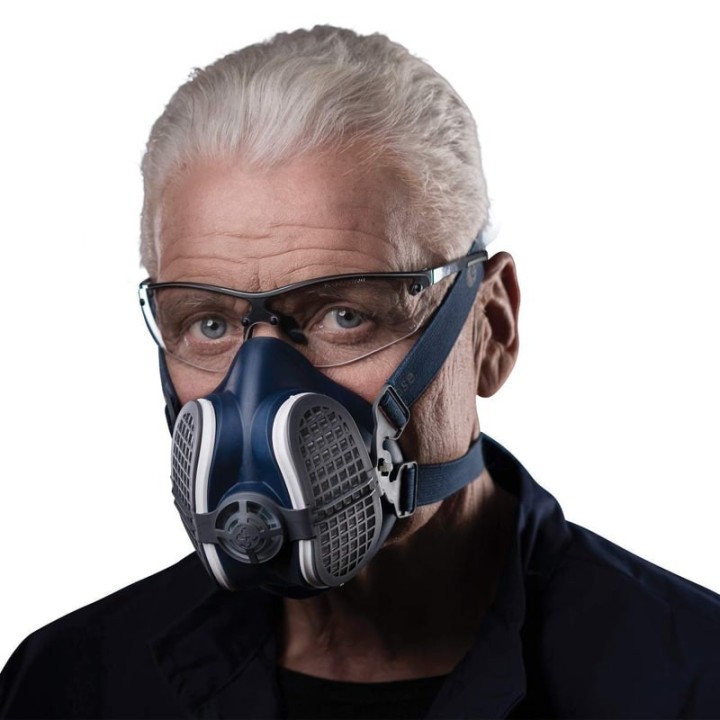 respiratore a semimaschera GVS Elipse P3 indossato