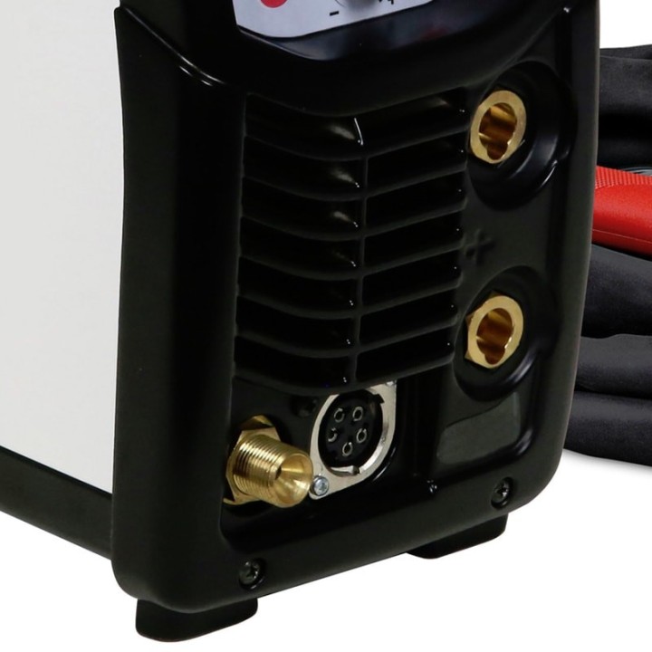 Dettaglio attacchi torcia saldatrice Infinity TIG 225 DC Telwin