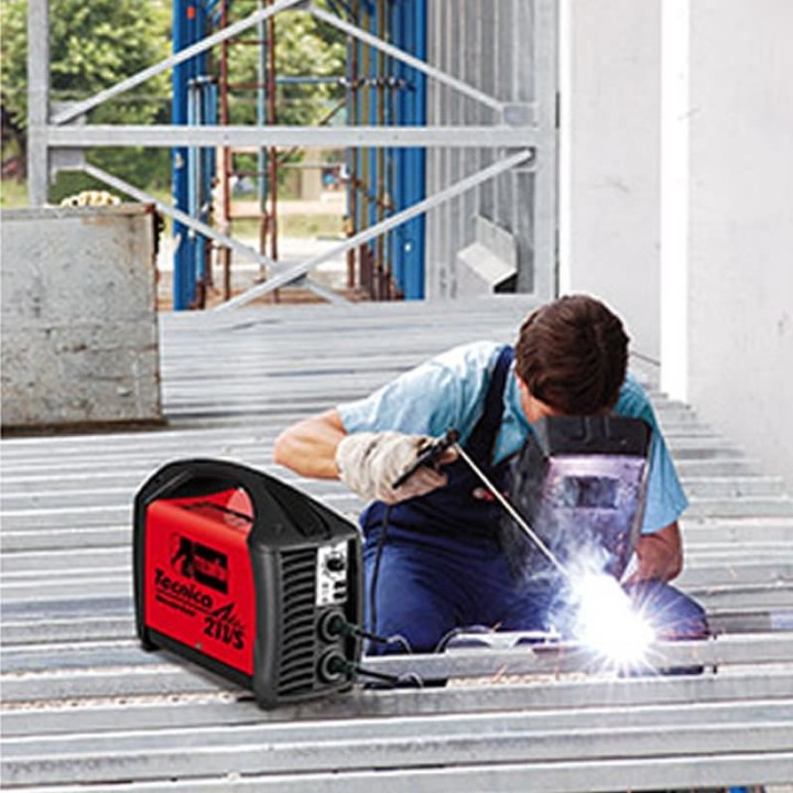 Utilizzo Saldatrice Inverter MMA e TIG TECNICA 211/S 230V