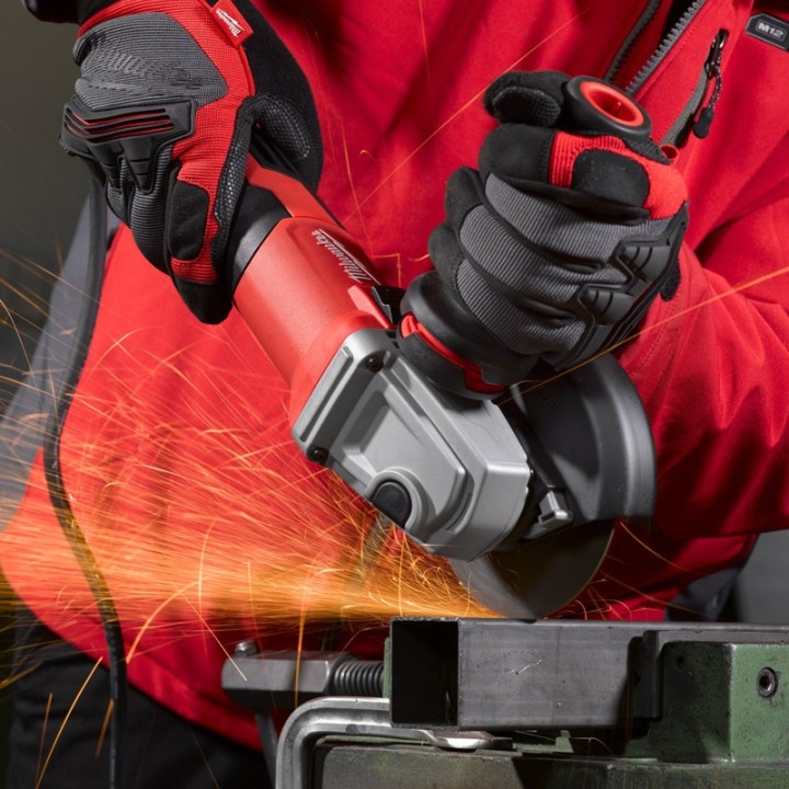 utilizzo smerigliatrice angolare Milwaukee AGV 13