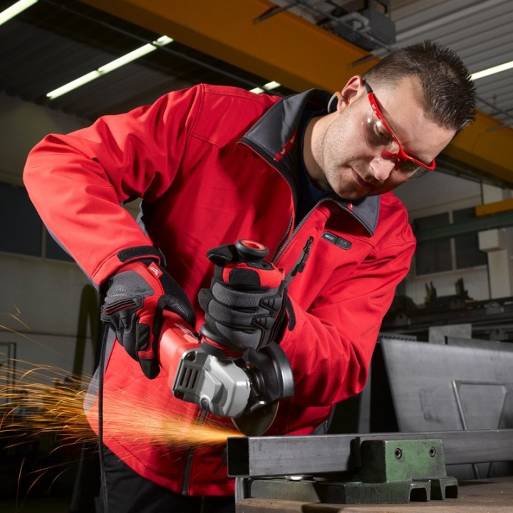 utilizzo smerigliatrice angolare Milwaukee AGV 10 EK