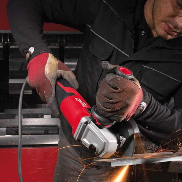 utilizzo smerigliatrice angolare Milwaukee AGV 15 disco 125mm