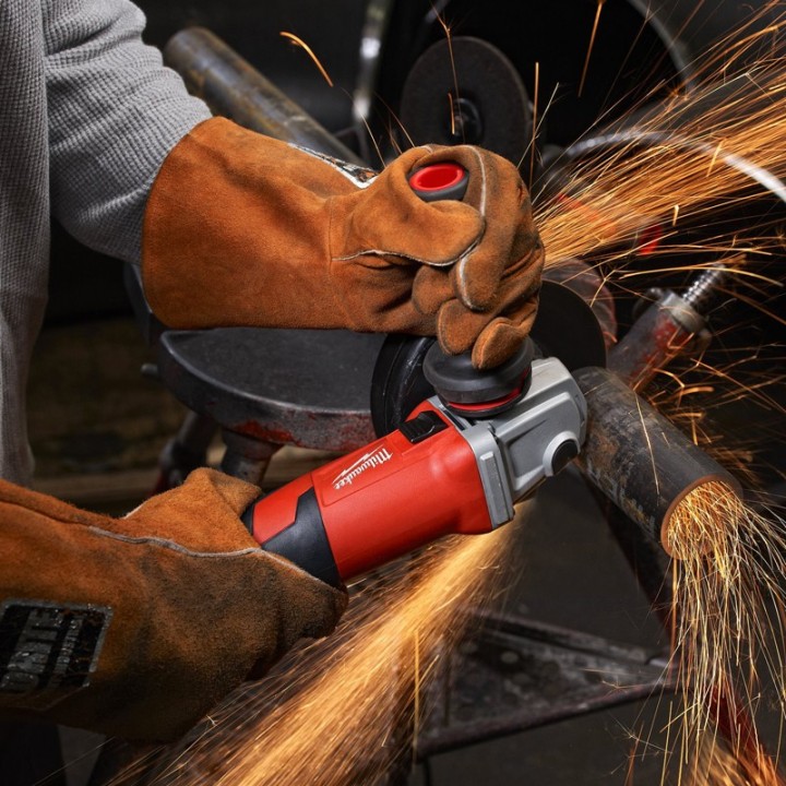utilizzo smerigliatrice angolare Milwaukee AGV 15 disco 150mm