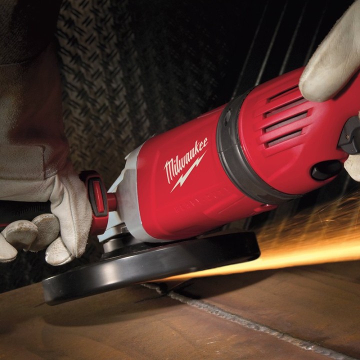 utilizzo smerigliatrice angolare Milwaukee AGV 21 GEX