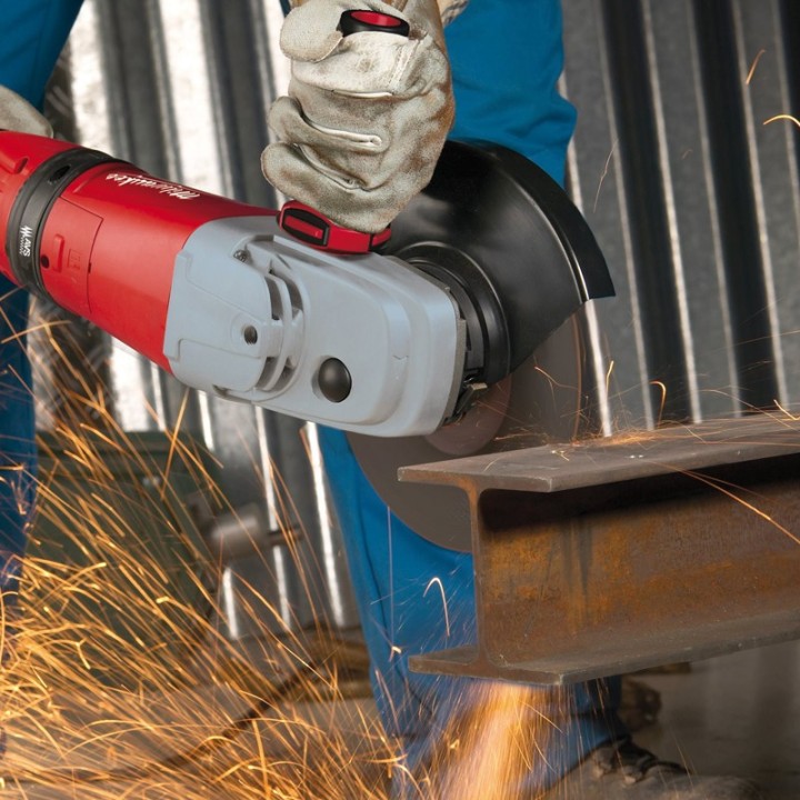 utilizzo smerigliatrice angolare Milwaukee AGV 21 GEX