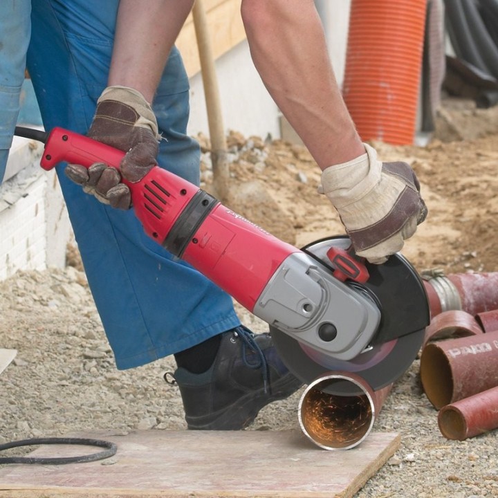 utilizzo smerigliatrice angolare Milwaukee AGV 21 GEX