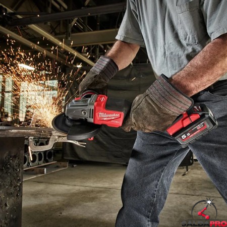 utilizzo smerigliatrice angolare Milwaukee M18 Fuel FHSAG125XPDB