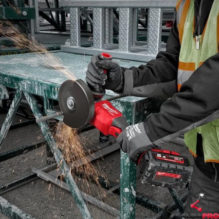 utilizzo smerigliatrice angolare Milwaukee M18 Fuel FHSAG125XPDB