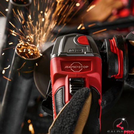 utilizzo smerigliatrice angolare Milwaukee M18 Fuel FSAG