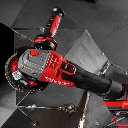 utilizzo smerigliatrice angolare Milwaukee M18 Fuel FSAG