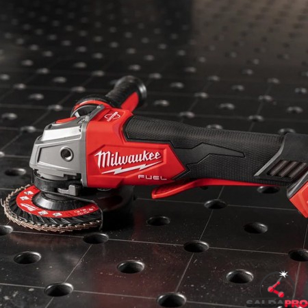 utilizzo smerigliatrice angolare Milwaukee M18 Fuel FSAG One-Key