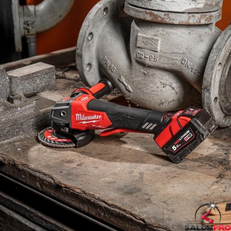 utilizzo smerigliatrice angolare Milwaukee M18 Fuel FSAG One-Key