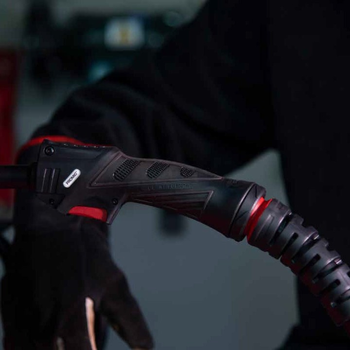 Dettaglio torcia saldatura Lincoln Electric Lincgun Promig 300