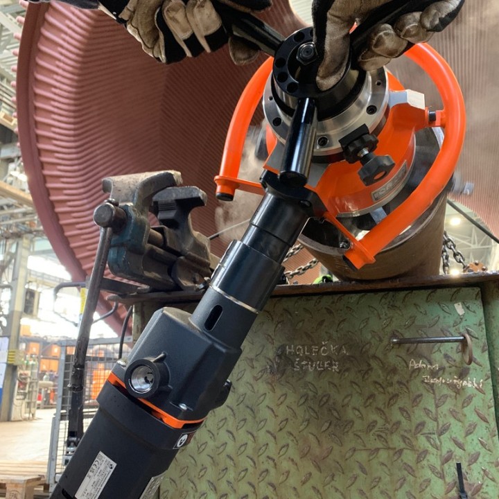 Smussatrice per tubi NKO Machines Stinger 300 per tubi da 36 a 269mm