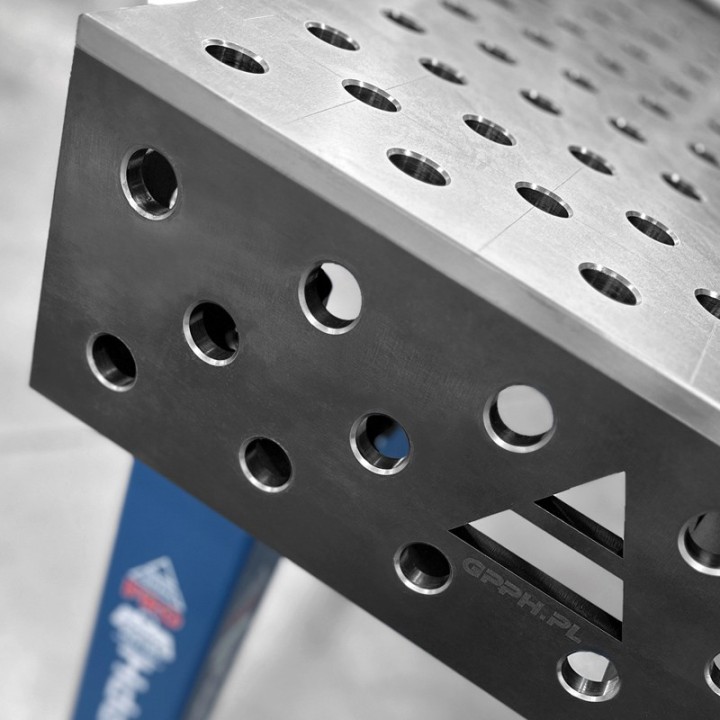 Banco per saldatura SteelMax GPPH 1x0,6mt spessore 15mm, fori 28mm in griglia diagonale