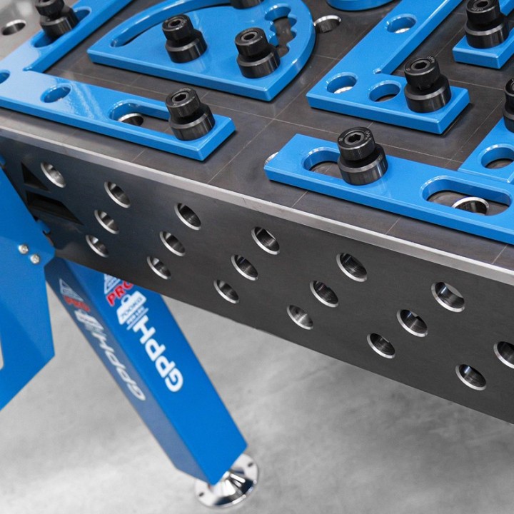 Banco per saldatura SteelMax GPPH 1x0,6mt spessore 15mm, fori 28mm in griglia diagonale