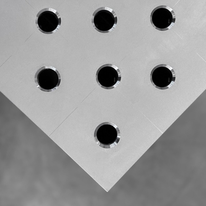 Tavolo per saldatura SteelMax INOX GPPH 1,2x1mt spessore 15mm, fori 28mm griglia diagonale