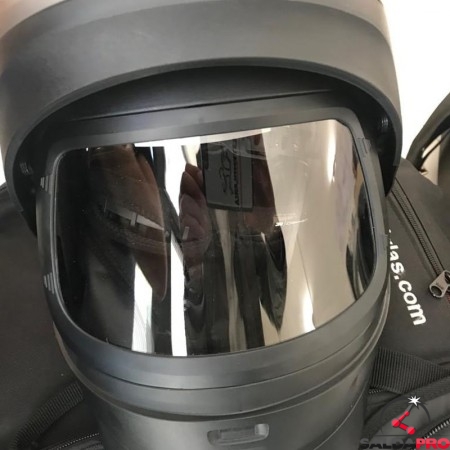 dettaglio fronte aperto maschera 3M Speedglas G5-01 e respiratore adflo in funzione