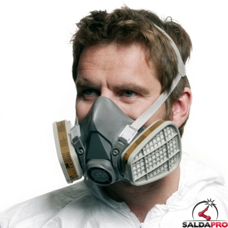 respiratore a semimaschera 3M 6200 indossata