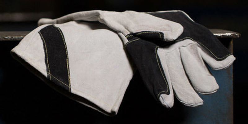Dettaglio guanti in pelle per sabbiatura GVS-RPB