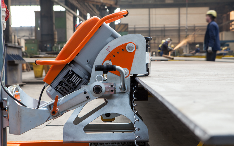 Dettaglio smussatrice automatica UZ18 Hardworker NKO Machines